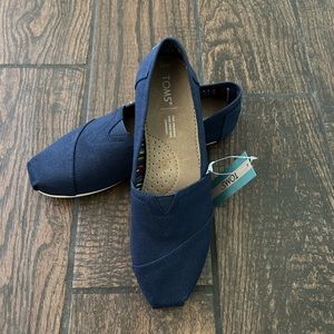 Brand new Toms